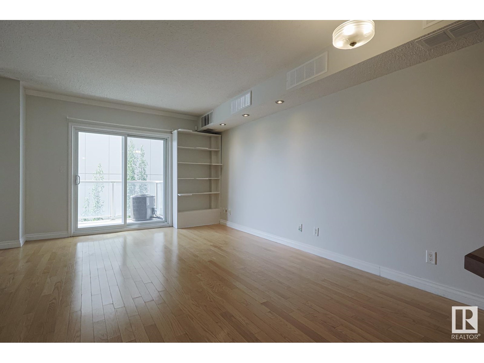 Photo 7 of 502 11111 82 Av Nw Nw, Edmonton AB