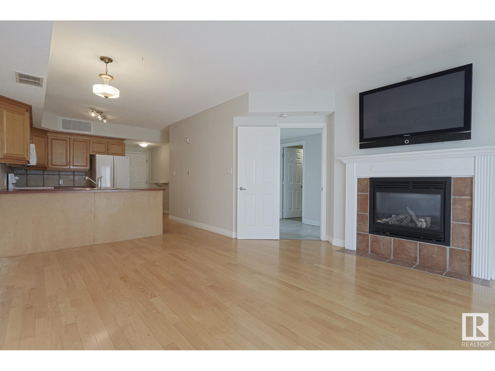 Photo 9 of 502 11111 82 Av Nw Nw, Edmonton AB