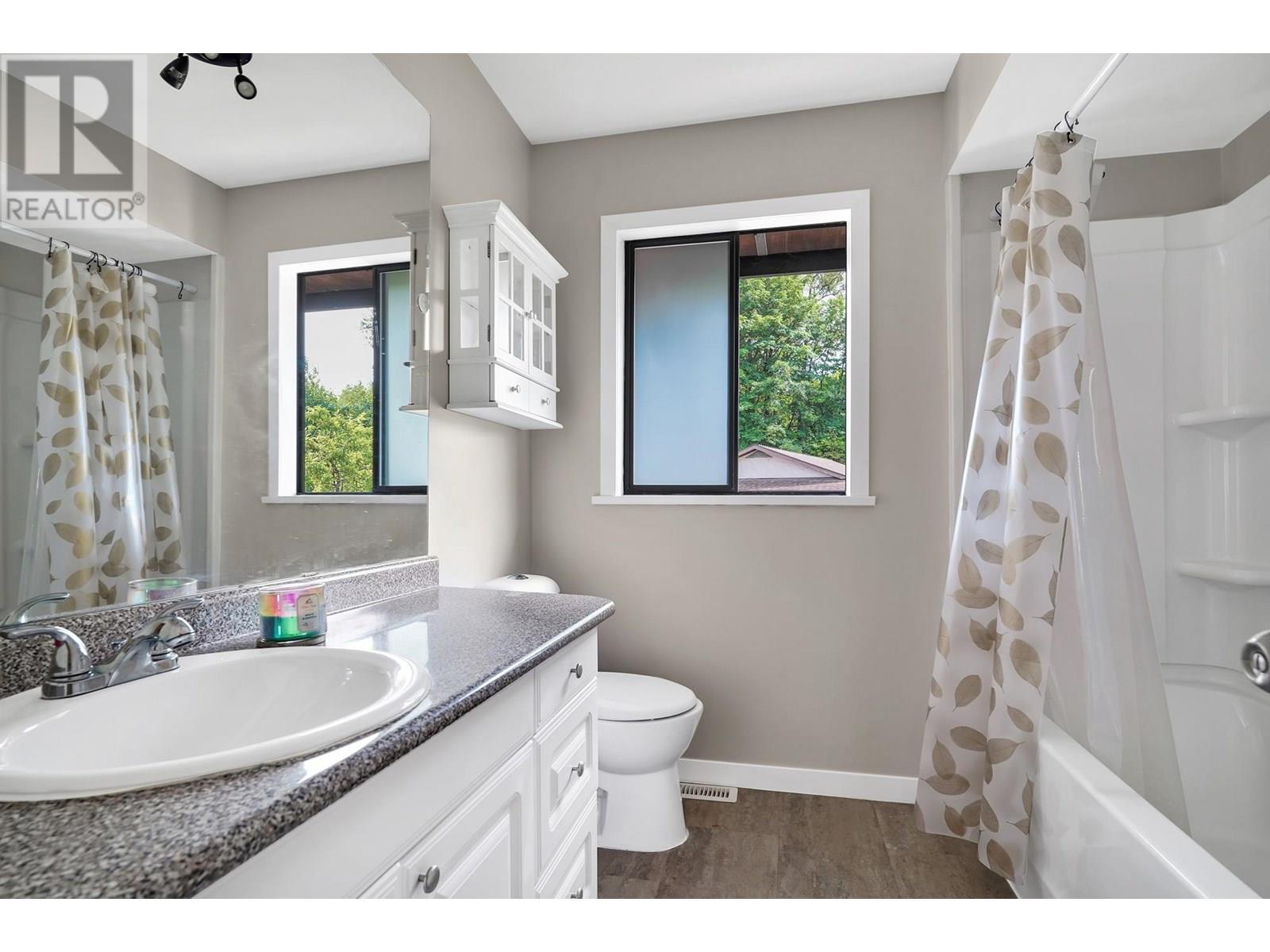 Photo 24 of 496 Glenbrook Drive, New Westminster BC