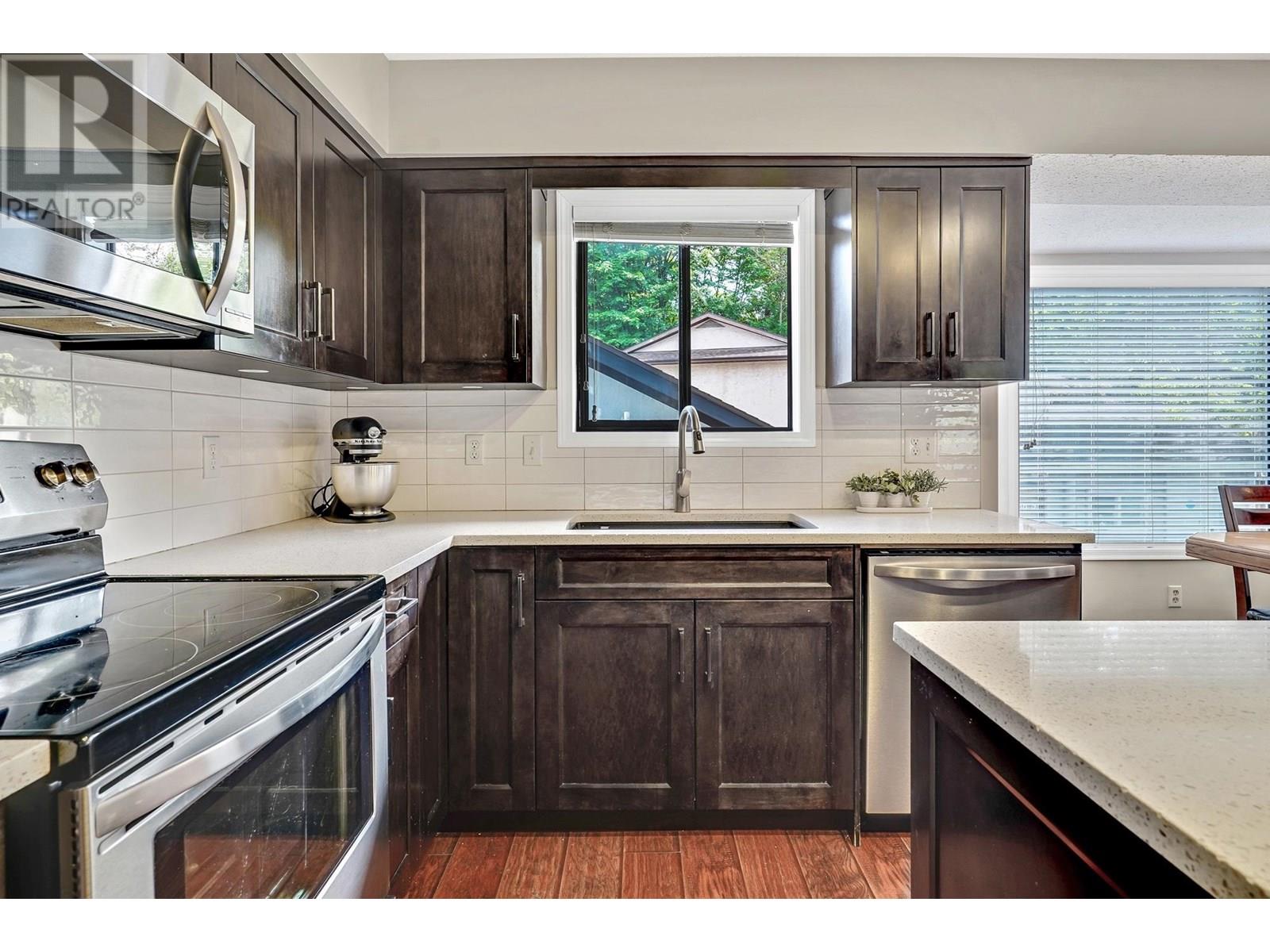 Photo 11 of 496 Glenbrook Drive, New Westminster BC