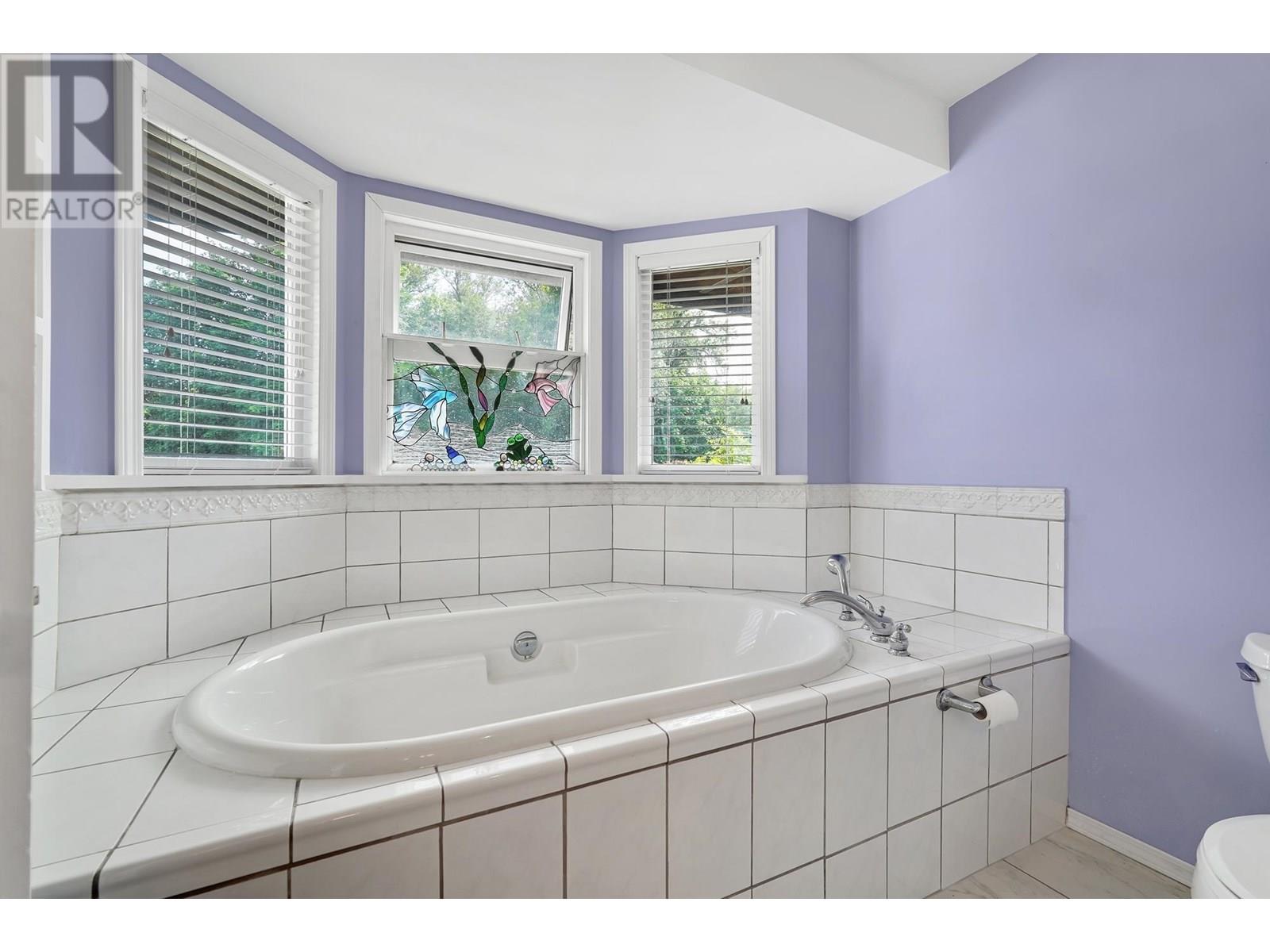 Photo 9 of 496 Glenbrook Drive, New Westminster BC
