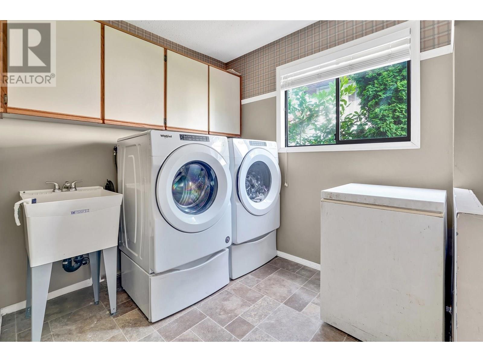 Photo 34 of 496 Glenbrook Drive, New Westminster BC