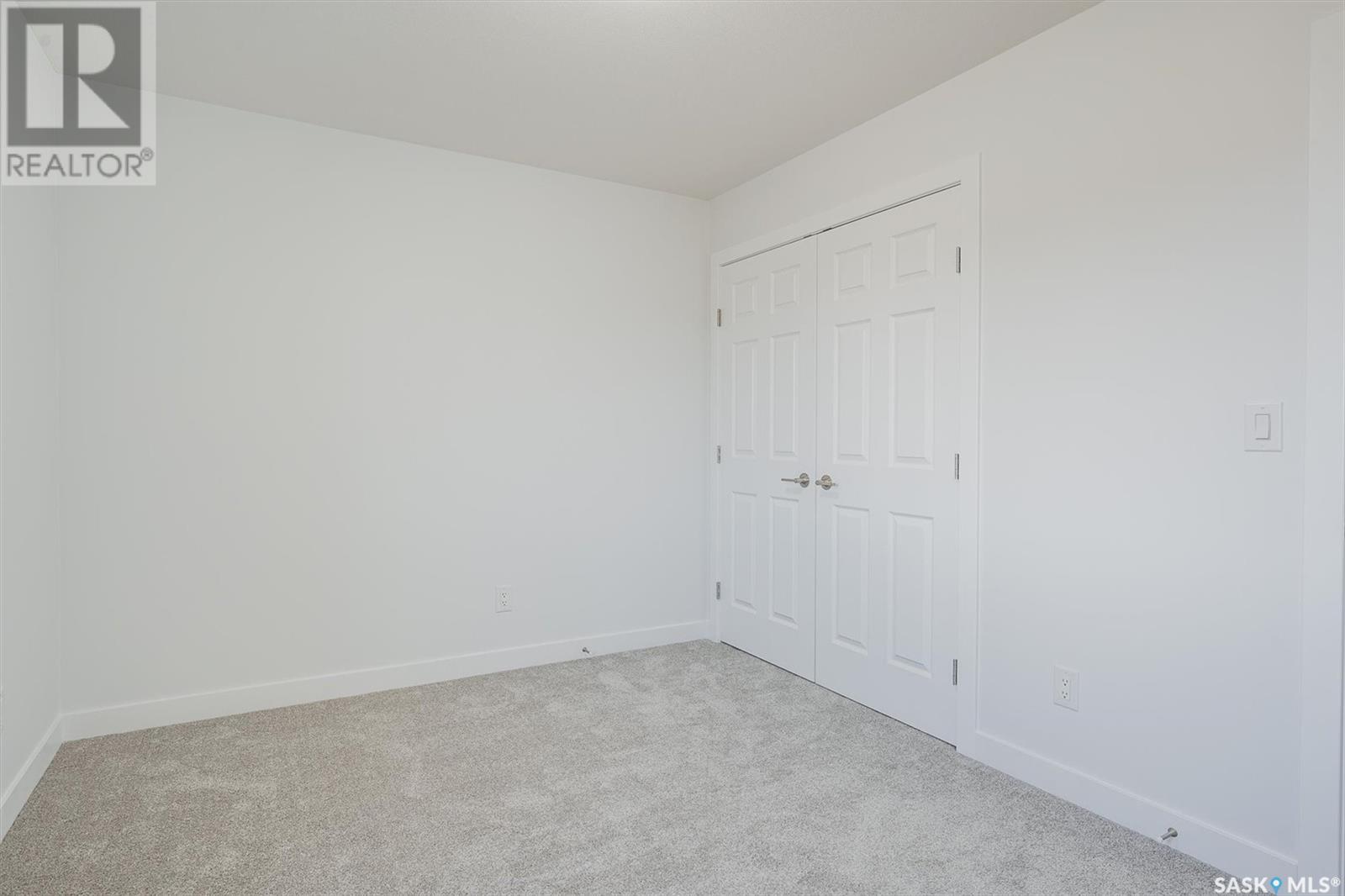 Photo 10 of 419 L Avenue S, Saskatoon SK
