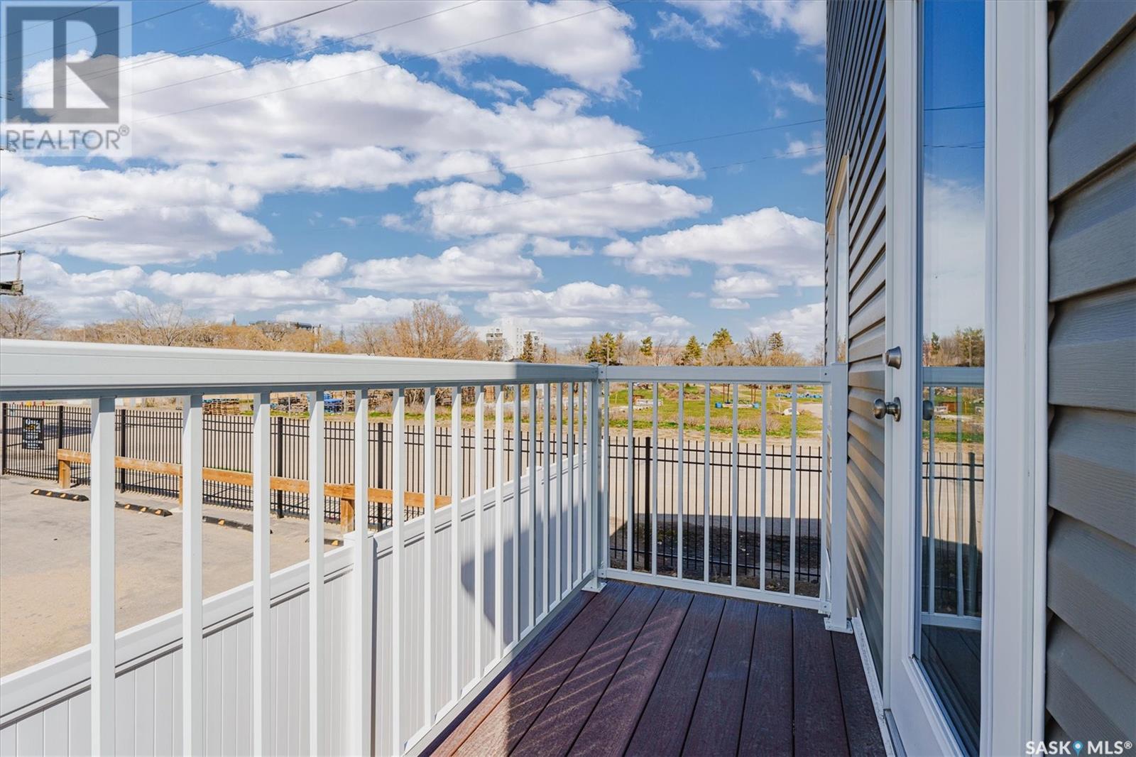 Photo 6 of 419 L Avenue S, Saskatoon SK