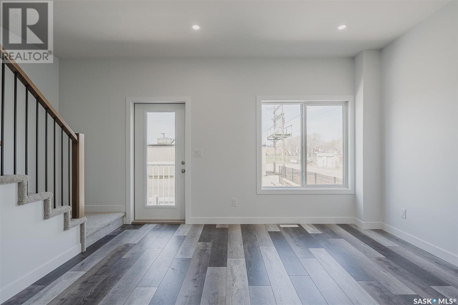 Photo 9 of 419 L Avenue S, Saskatoon SK