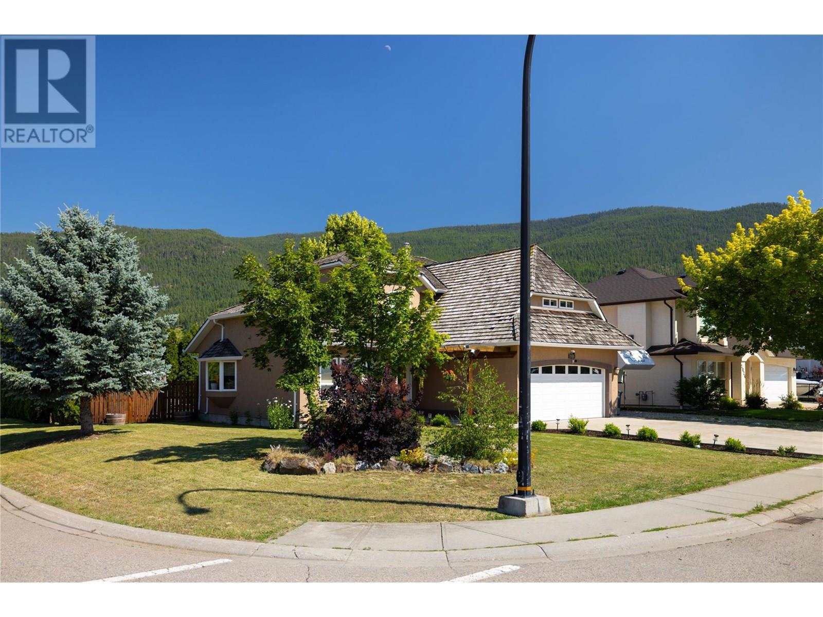 2028 Okanagan Street, Armstrong