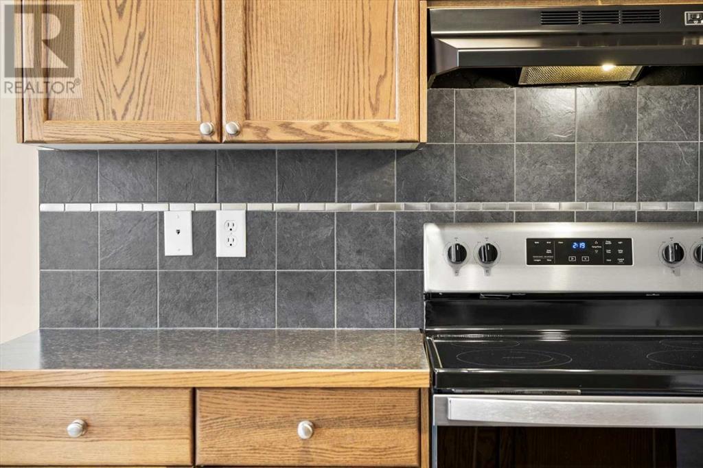 Single Family House for Sale in  Rockyspring Grove NW Rocky Ridge Calgary 
