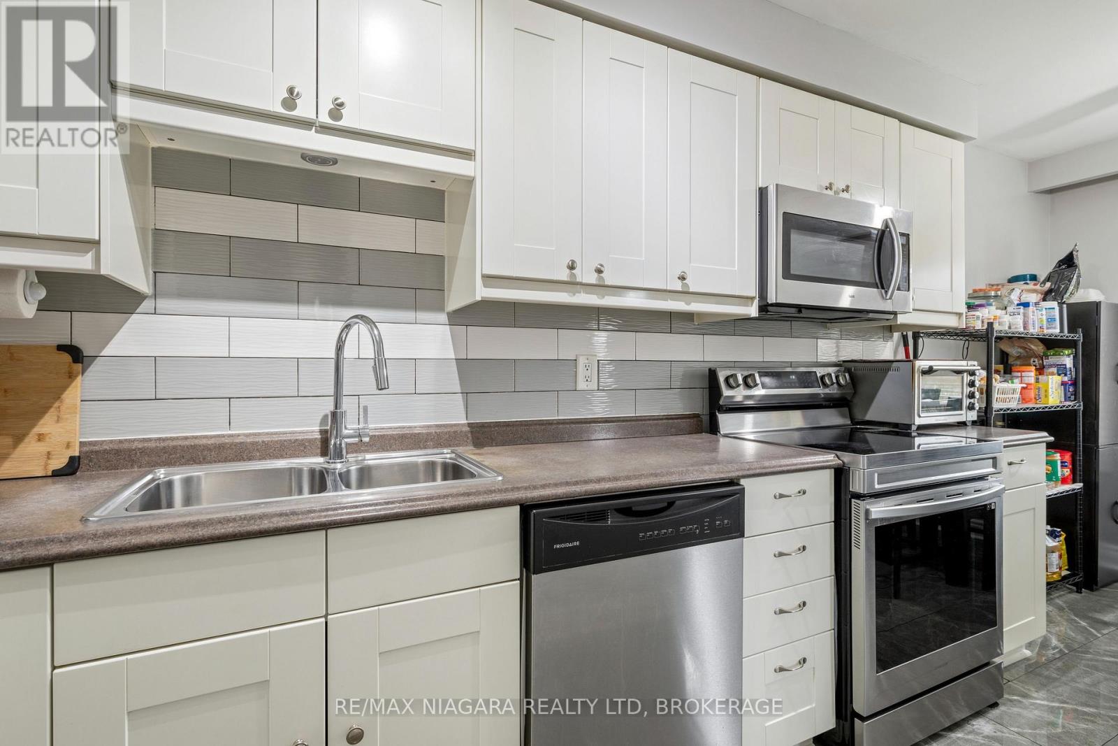Photo 24 of 14 Bryant Court, Brampton ON