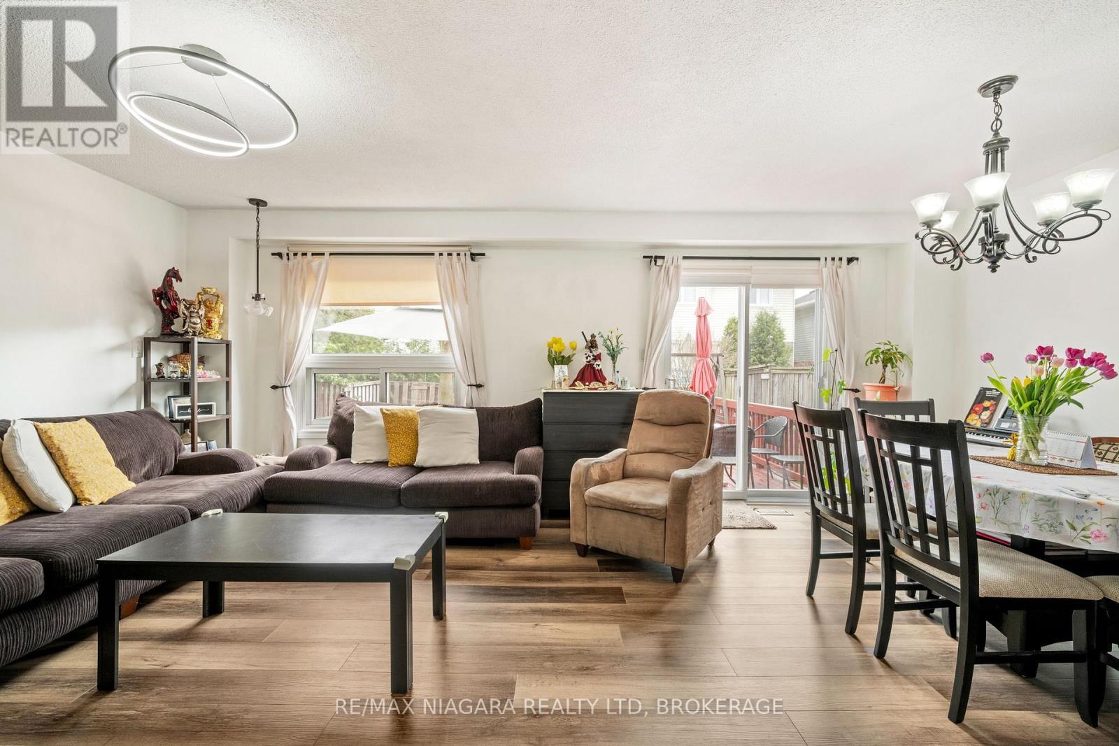 Photo 9 of 14 Bryant Court, Brampton ON