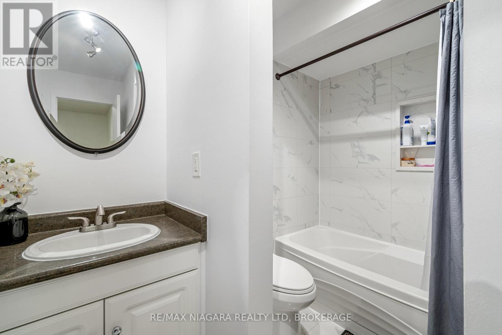 Photo 2 of 14 Bryant Court, Brampton ON