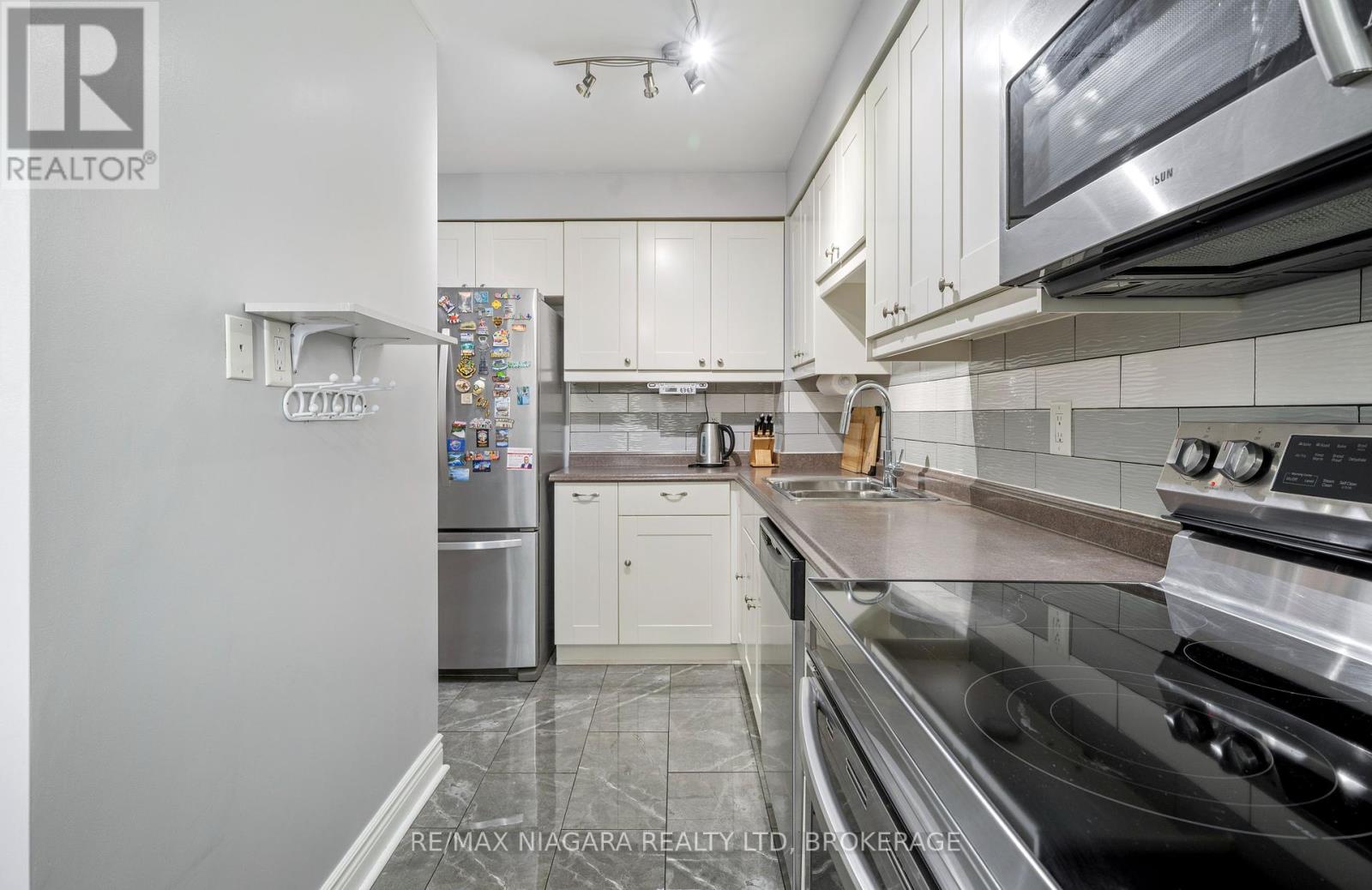 Photo 16 of 14 Bryant Court, Brampton ON