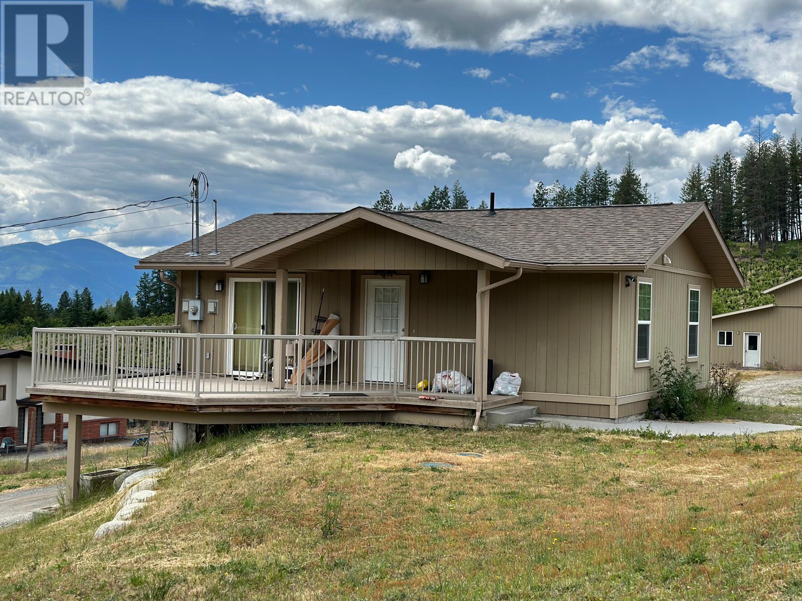 Photo 3 of 3806 38th Avenue, Creston BC