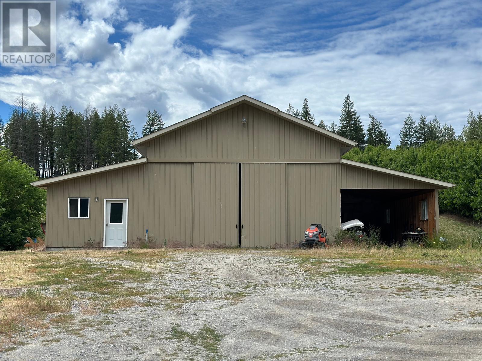 Photo 5 of 3806 38th Avenue, Creston BC