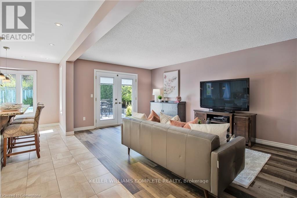 Photo 28 of 106 Maple Drive, Hamilton ON