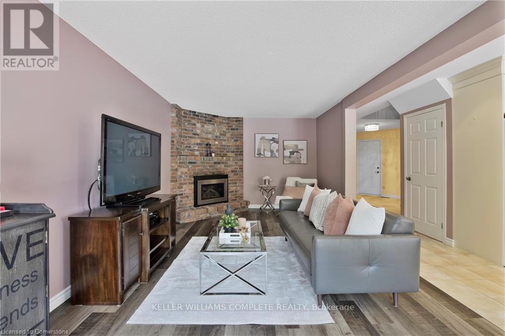 Photo 10 of 106 Maple Drive, Hamilton ON