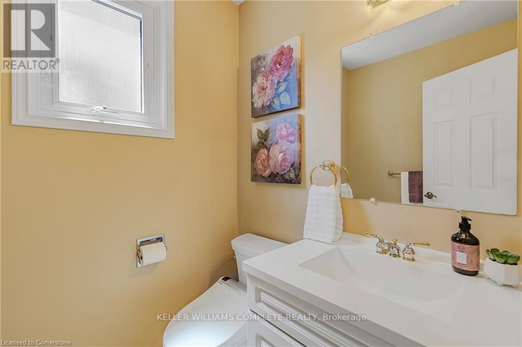 Photo 18 of 106 Maple Drive, Hamilton ON