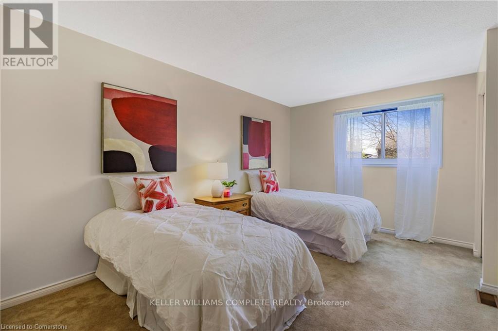 Photo 27 of 106 Maple Drive, Hamilton ON