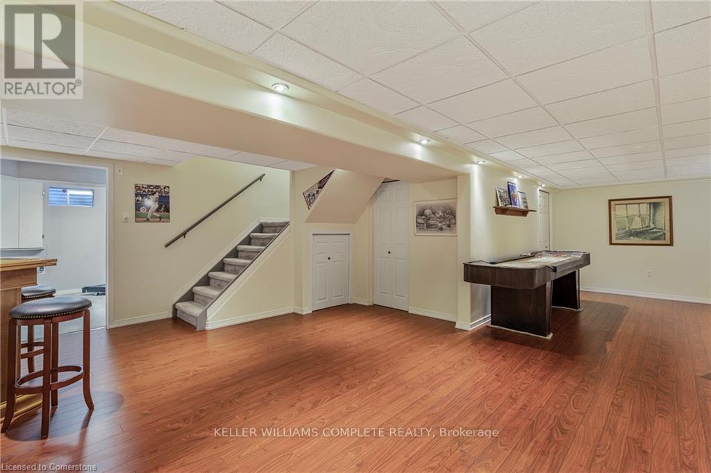Photo 2 of 106 Maple Drive, Hamilton ON