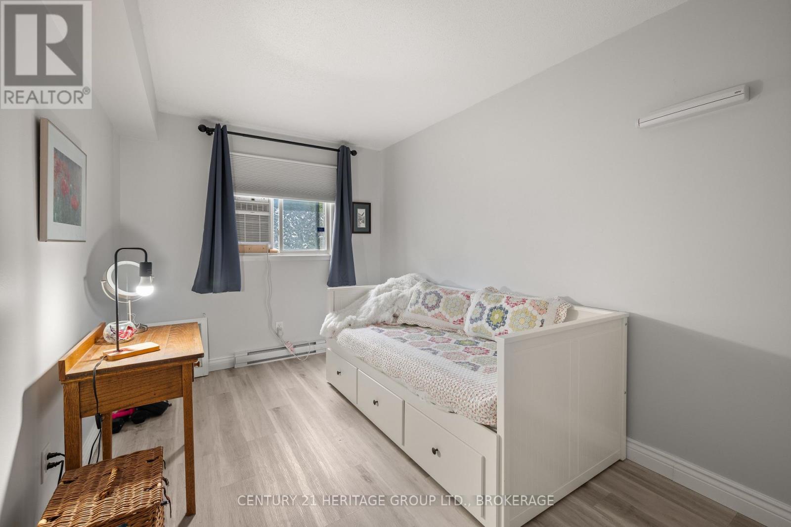 Photo 8 of 114 573 Armstrong Road, Kingston ON