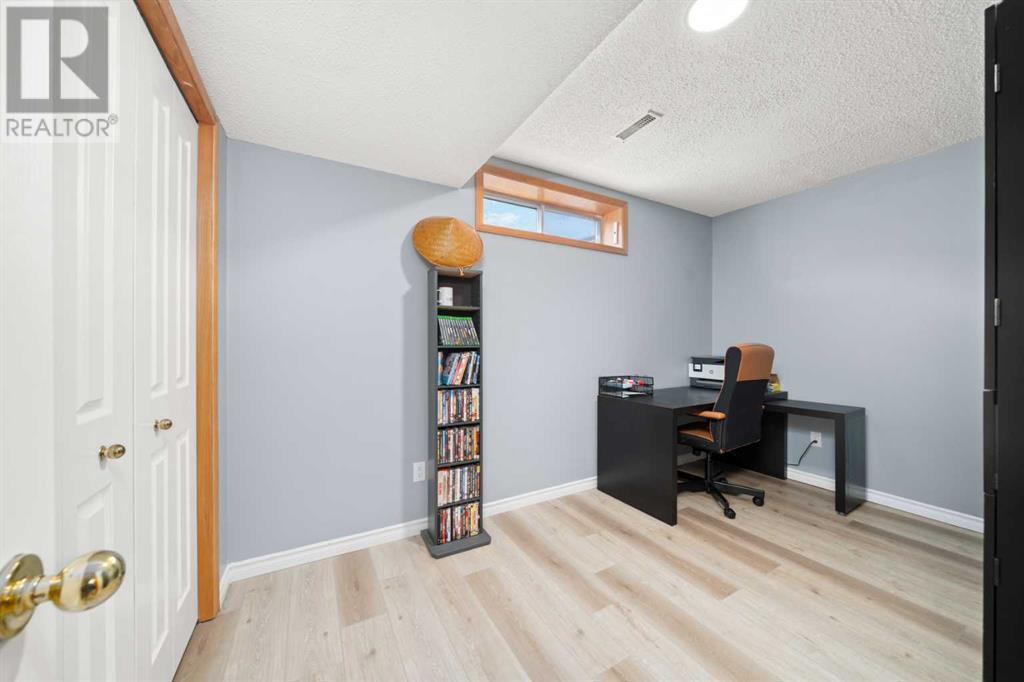 196 Hidden Ranch Crescent NW, Calgary, Alberta