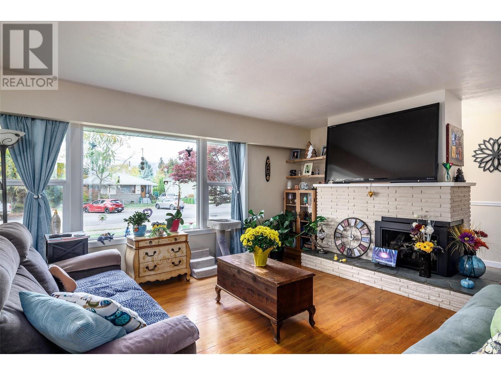  1945 Bowes Street, Kelowna