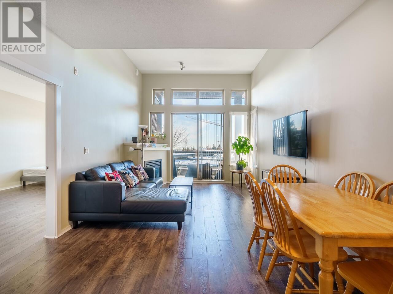 Photo 4 of 505 9319 University Crescent, Burnaby BC