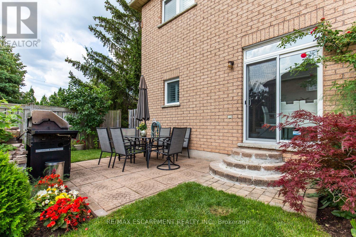 Photo 27 of 109 Peachwood Crescent, Hamilton ON