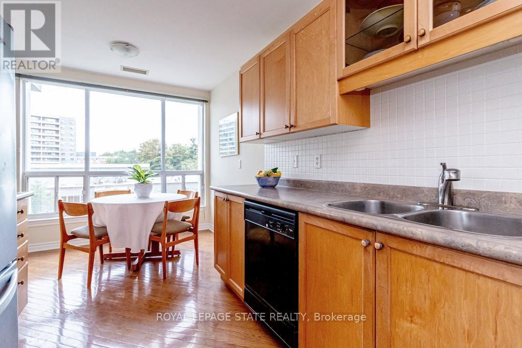 Photo 11 of 805 2000 Creekside Drive, Hamilton ON
