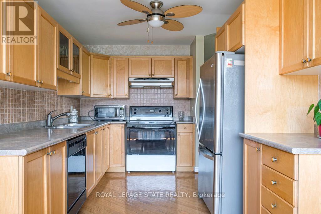 Photo 12 of 805 2000 Creekside Drive, Hamilton ON