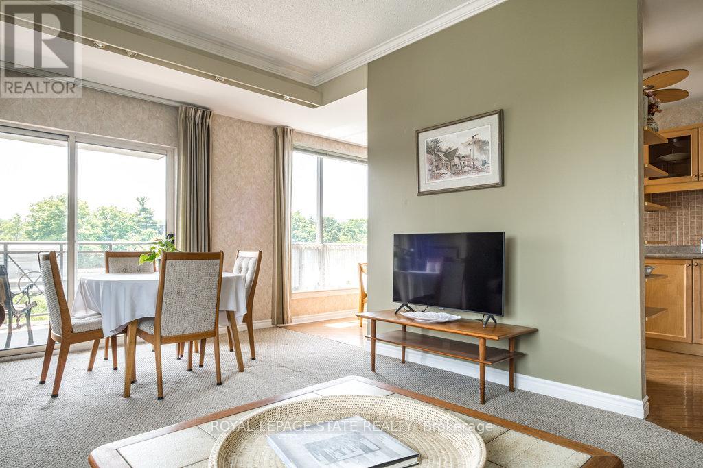 Photo 9 of 805 2000 Creekside Drive, Hamilton ON