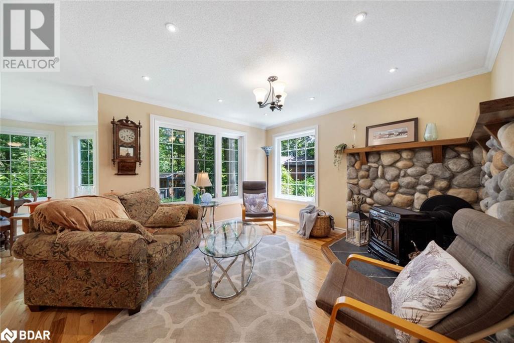Photo 16 of 29 Robert Boulevard, Hillsdale ON