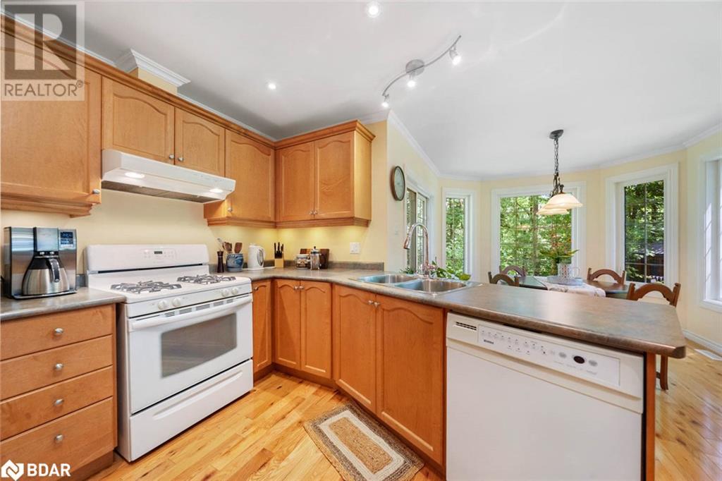 Photo 36 of 29 Robert Boulevard, Hillsdale ON