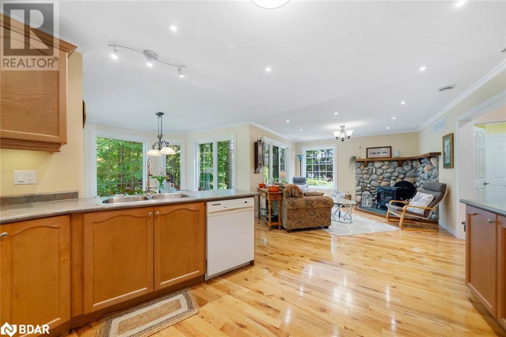Photo 18 of 29 Robert Boulevard, Hillsdale ON