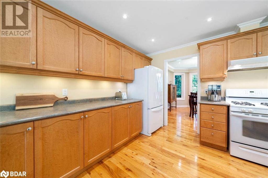 Photo 8 of 29 Robert Boulevard, Hillsdale ON