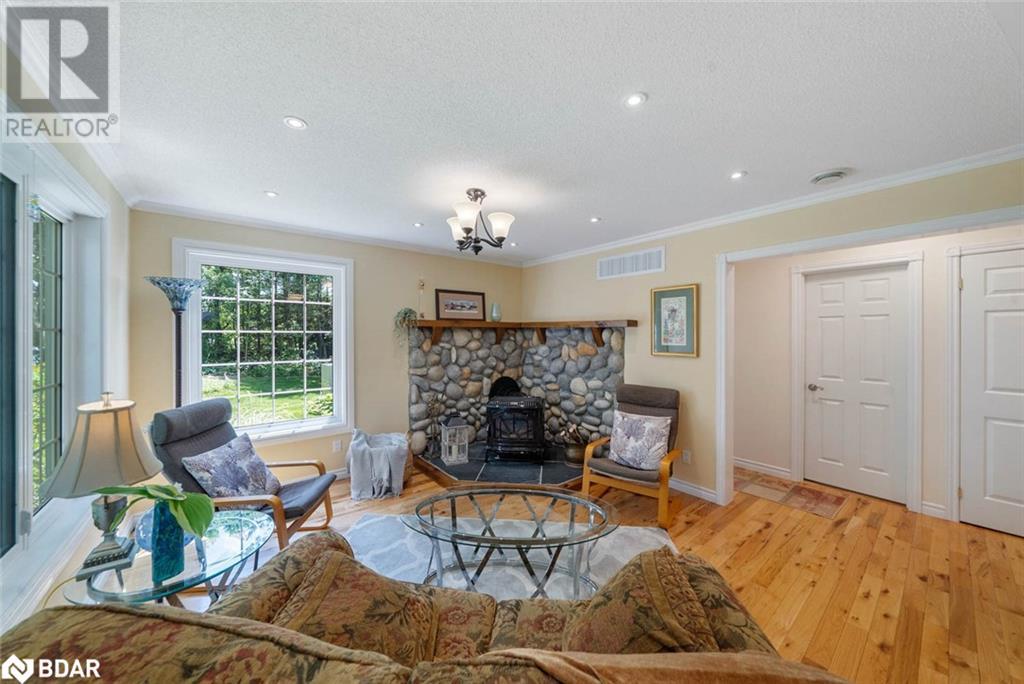 Photo 9 of 29 Robert Boulevard, Hillsdale ON