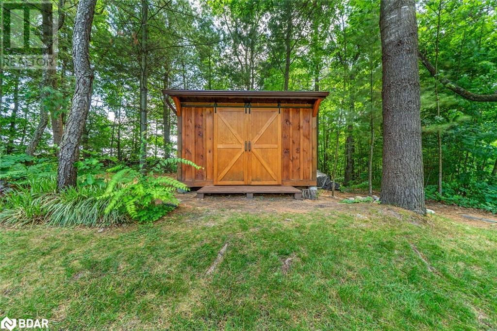 Photo 27 of 29 Robert Boulevard, Hillsdale ON