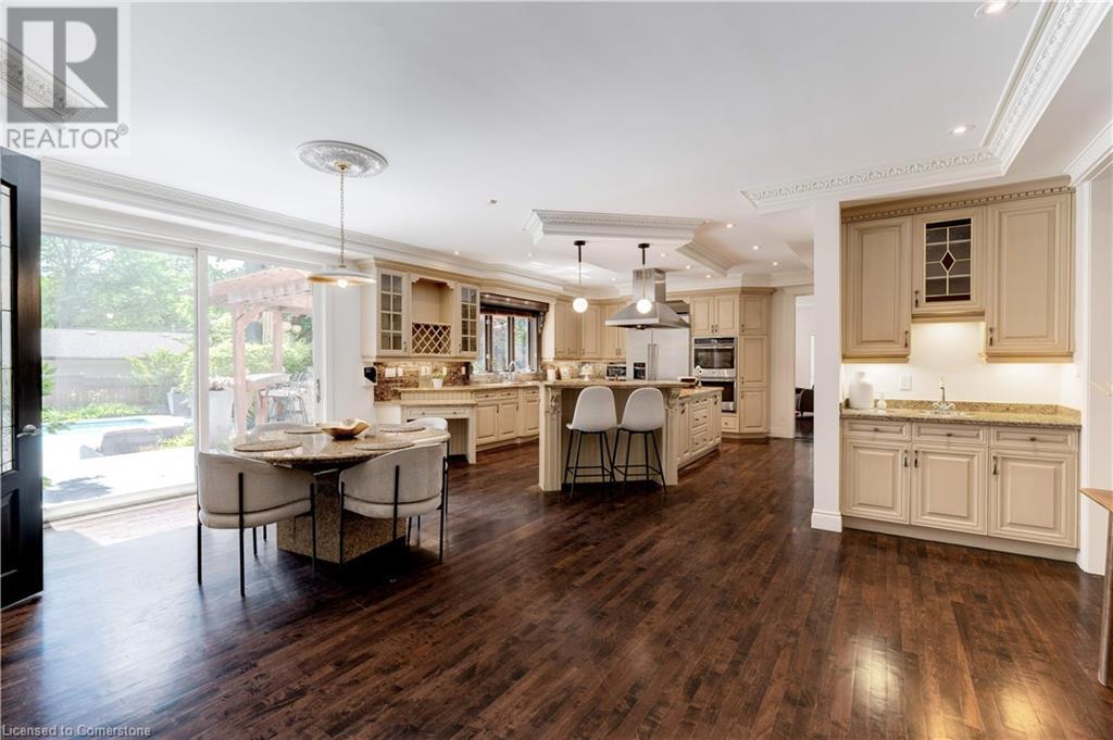 Photo 4 of 106 Appleby Place, Burlington ON