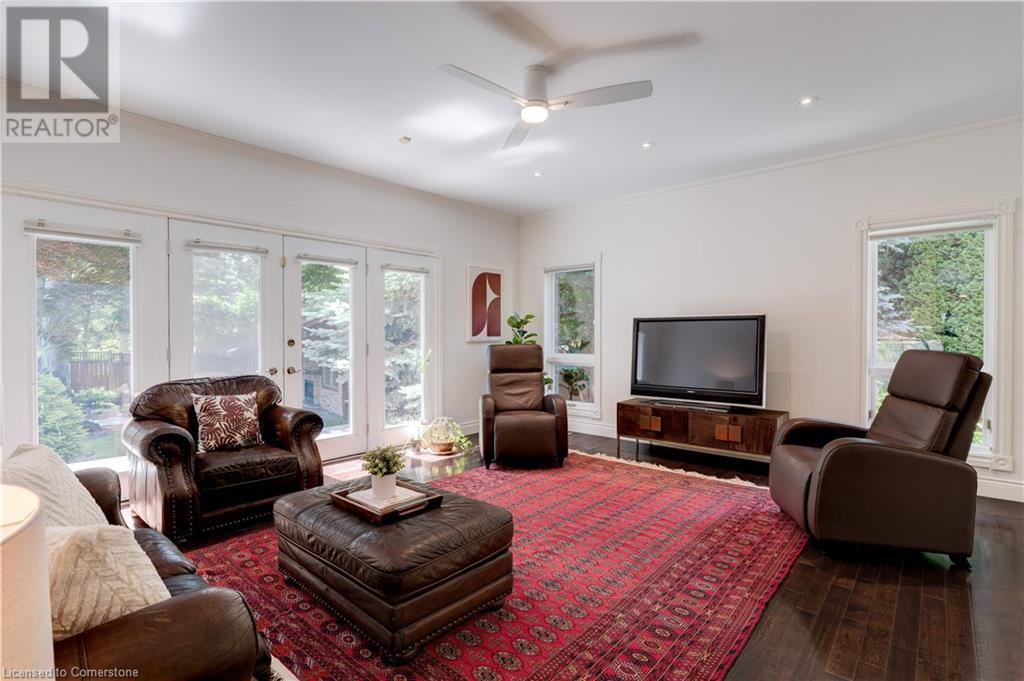 Photo 10 of 106 Appleby Place, Burlington ON