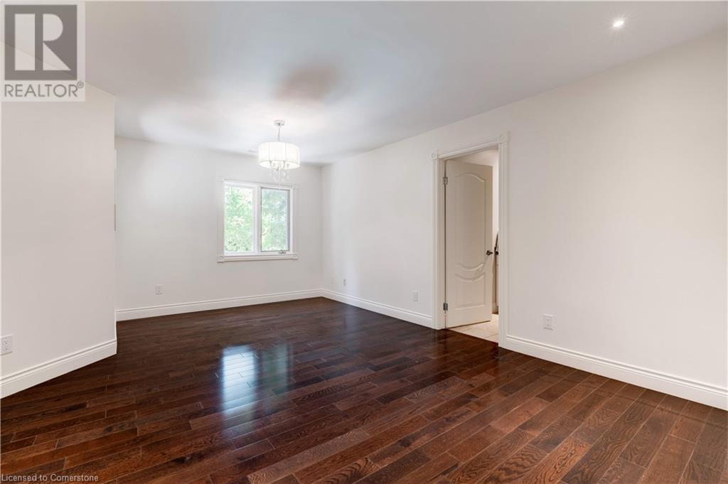 Photo 31 of 106 Appleby Place, Burlington ON