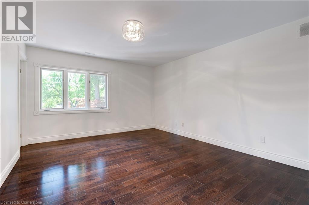 Photo 25 of 106 Appleby Place, Burlington ON