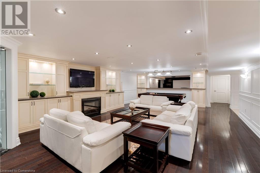 Photo 3 of 106 Appleby Place, Burlington ON