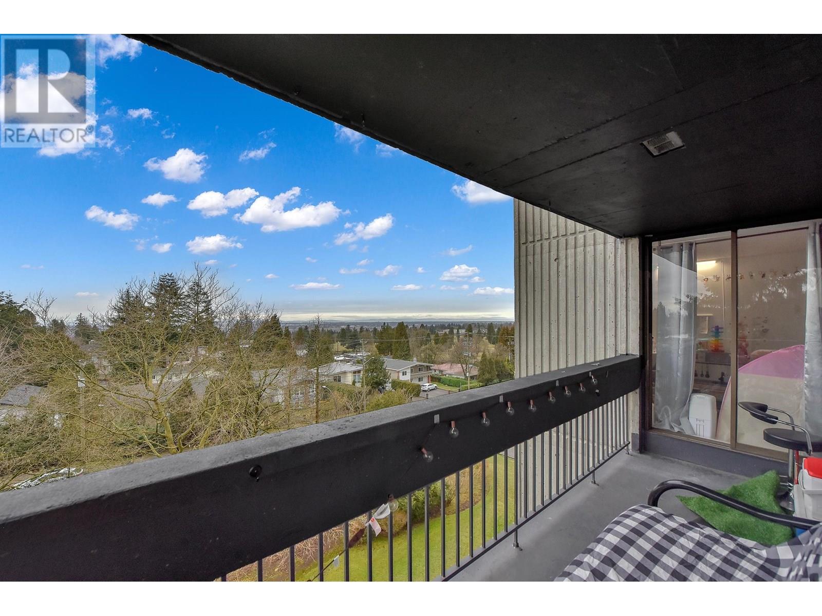 Photo 13 of 605 6759 Willingdon Avenue, Burnaby BC