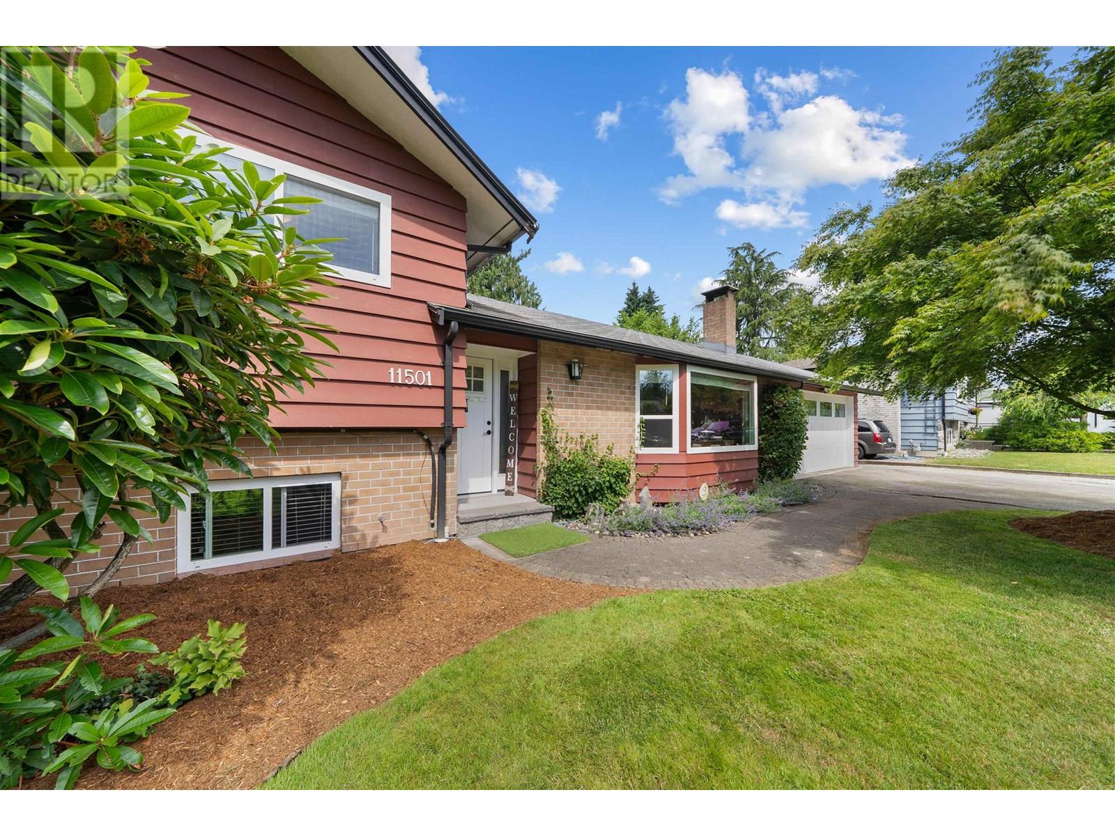 Photo 3 of 11501 River Wynd, Maple Ridge BC