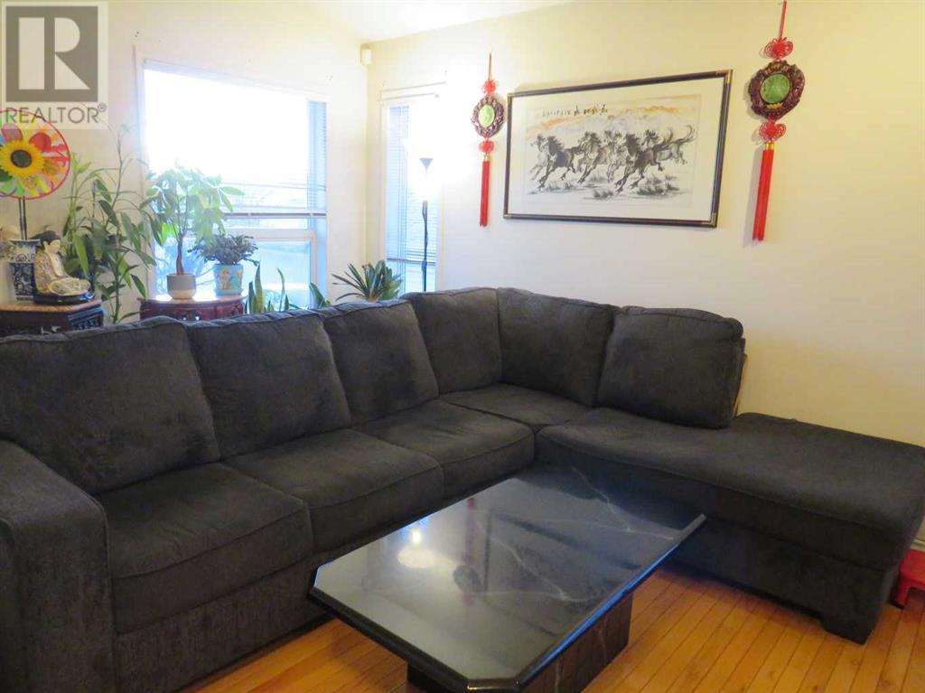 Single Family House Bi-level for Sale in  Applewood Drive SE Applewood Park Calgary 