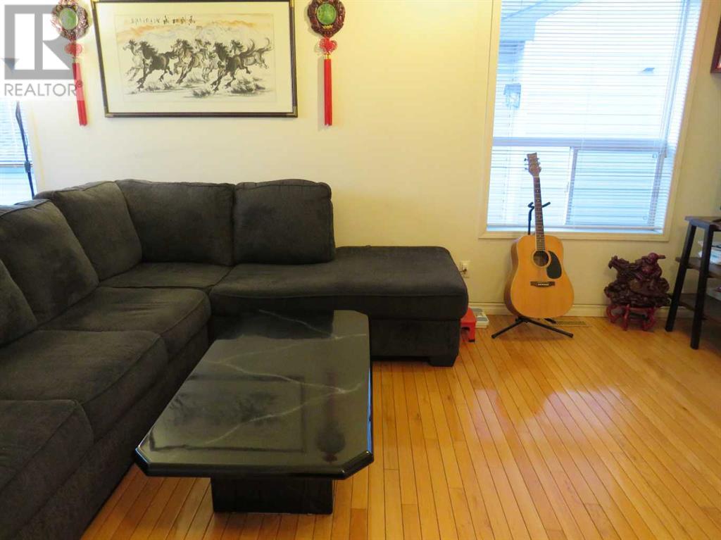 Single Family House Bi-level for Sale in  Applewood Drive SE Applewood Park Calgary 