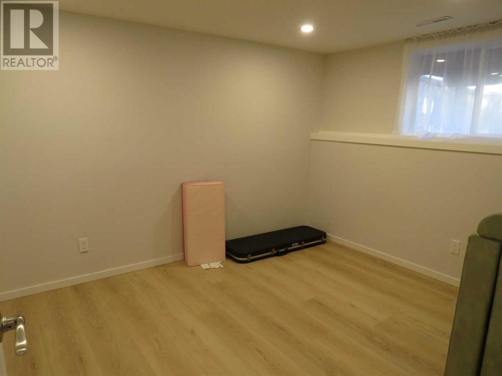 Single Family House Bi-level for Sale in  Applewood Drive SE Applewood Park Calgary 