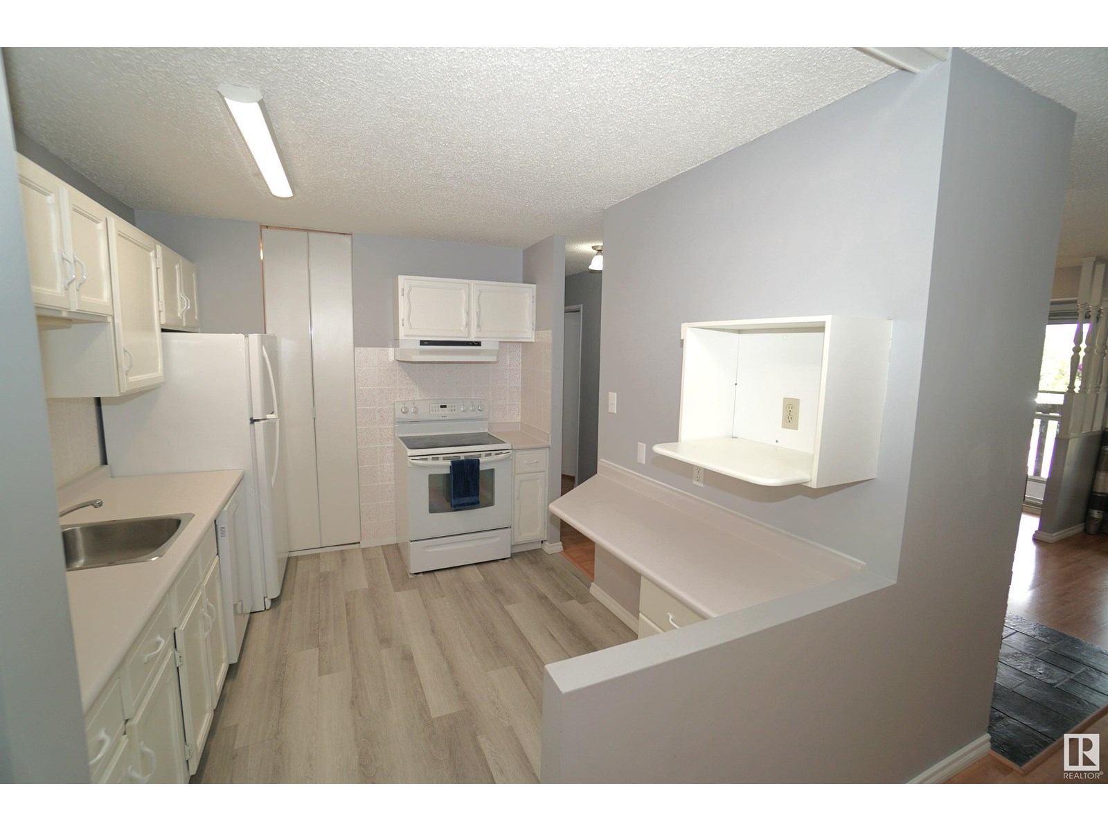 Photo 11 of 245 Surrey Gardens Gd Nw, Edmonton AB