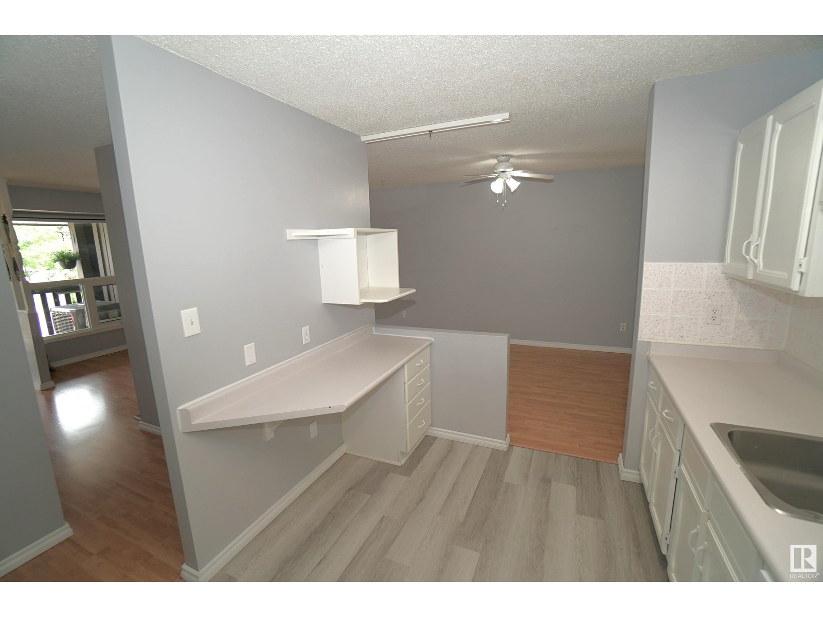 Photo 13 of 245 Surrey Gardens Gd Nw, Edmonton AB