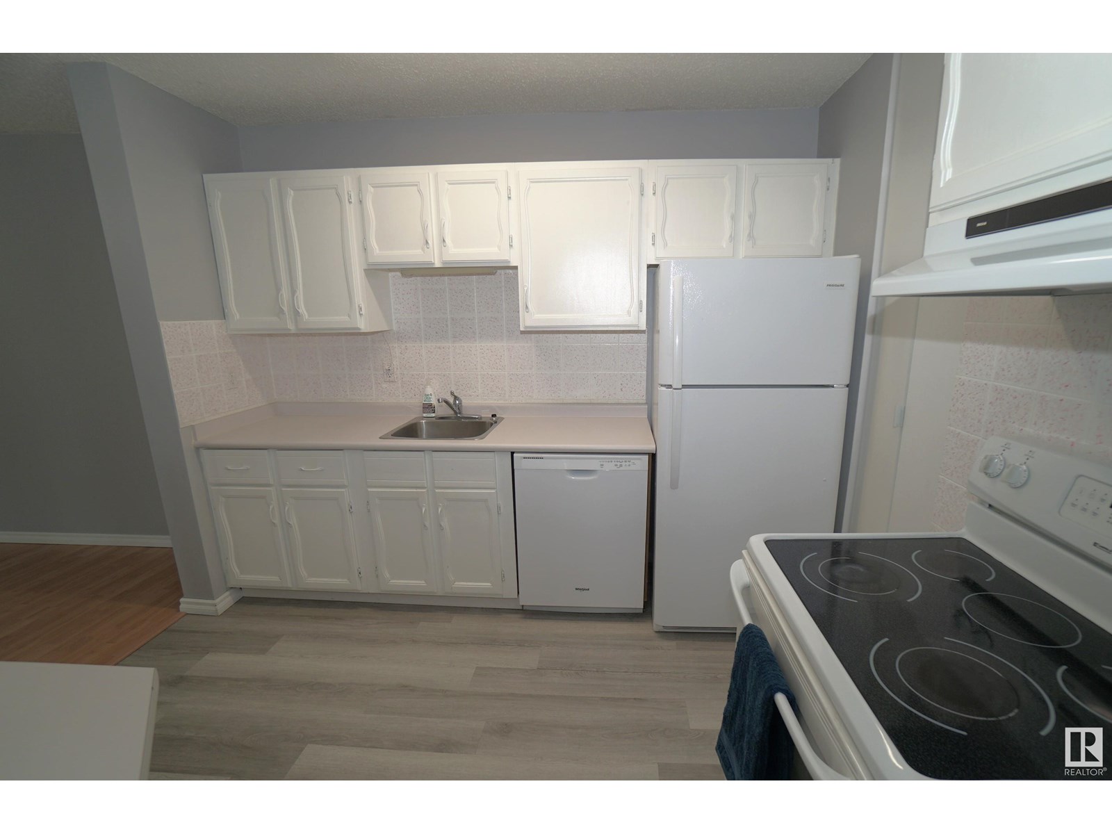 Photo 15 of 245 Surrey Gardens Gd Nw, Edmonton AB