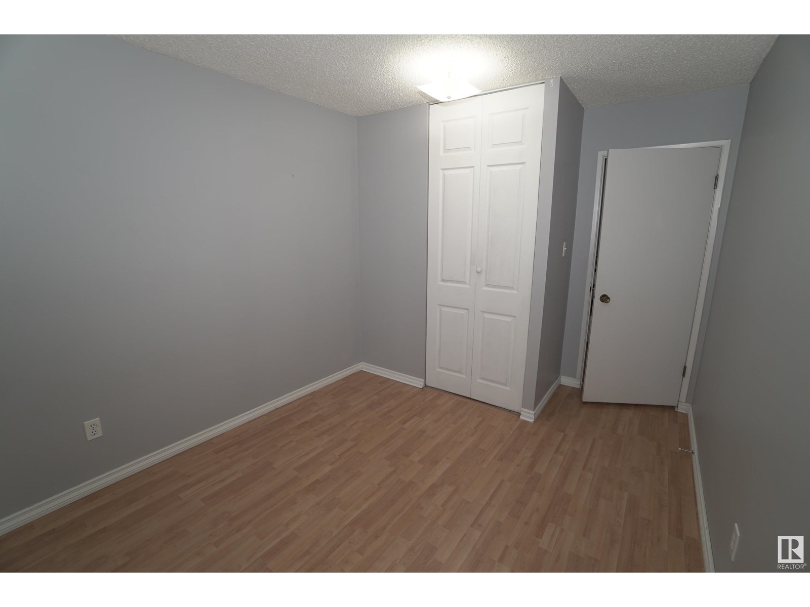 Photo 18 of 245 Surrey Gardens Gd Nw, Edmonton AB